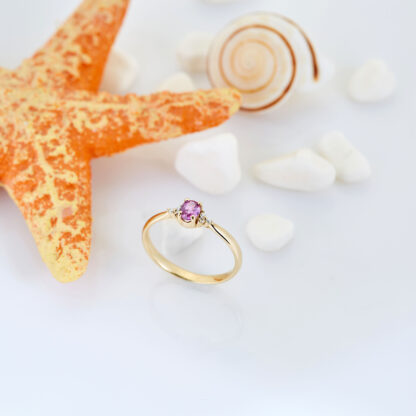 Diamant Ring mit rosa Saphir aus 585er Gelbgold.