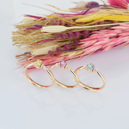 Gelber Saphir Ring aus Rotgold mit Brillanten.
