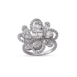 Diamantring aus Gold mit Brillanten in einer Blumenform gefasst.