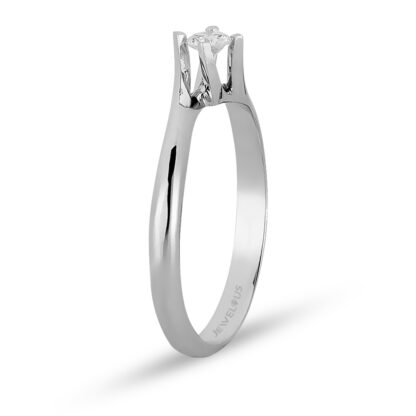 Solitär Ring aus Gold mit einem Diamanten auf gedrehter Ringschiene.