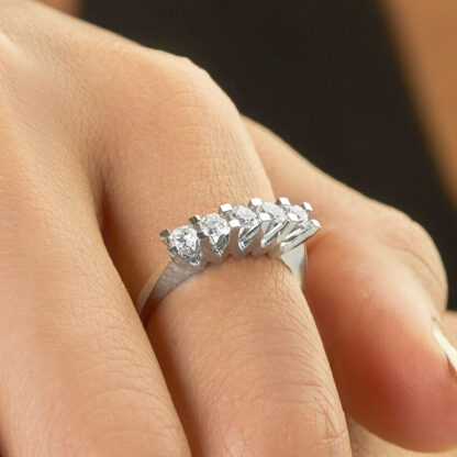 Diamant Ring aus Gold mit Brillanten in Hochfassung.