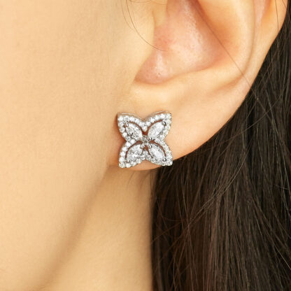 Ohrhänger aus Weißgold im Blumen-Design mit Diamanten