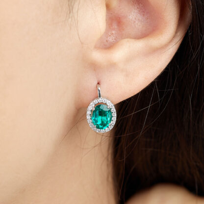 Diamant Ohrhänger aus Gold mit Smaragd im Ovalem-Schliff