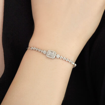Armband aus Weißgold Diamanten im Baguette- und Brillantschliff