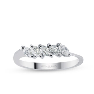 Zirkonia Ring geziert mit fünf Diamanten im Marquise Schliff.