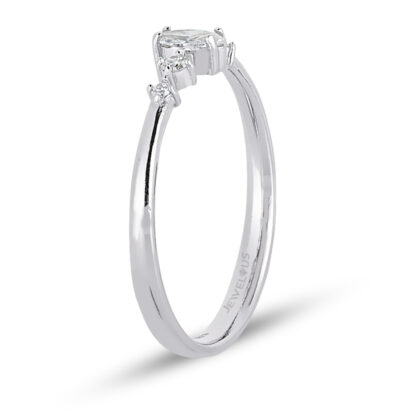 Ring aus 585er Gold mit einem schönen Marquise Zirkonia Brillanten
