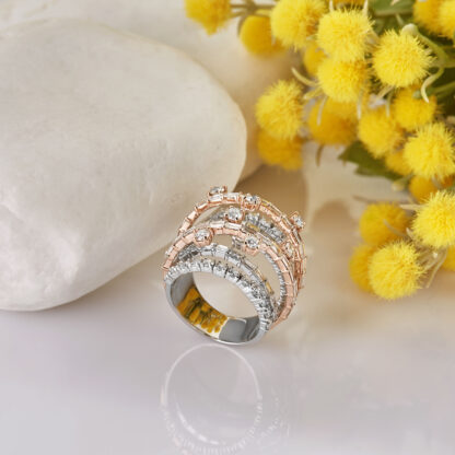 Zirkonia Ring mit quadratischer Fassung aus Gold
