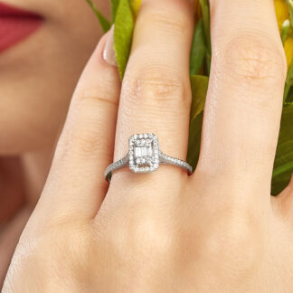 Goldring mit Zirkonia Steinen in quadratischer Fassung