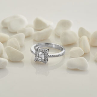 Verlobungsring aus 585er Gold mit Zirkonia in quadratischer Fassung