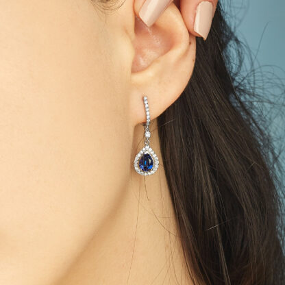 Ohrhänger aus Gold mit blauen und weißen Zirkonia Steinen