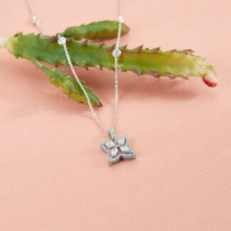 Kette aus Weißgold mit Anhänger in Form einer Blume und Zirkoniasteinen